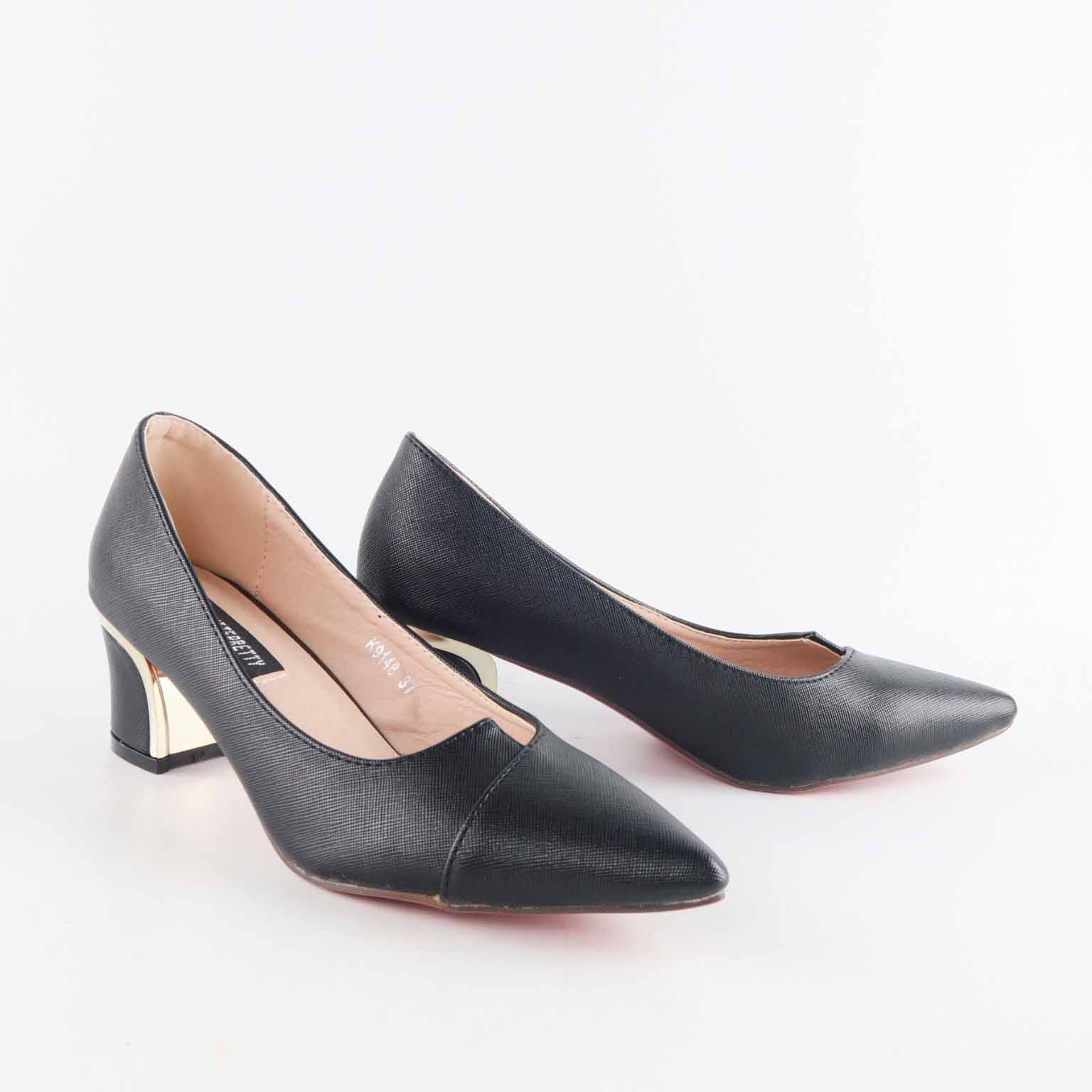 Shoes : Mid Heels (รองเท้าส้นสูง 3-5 cm)