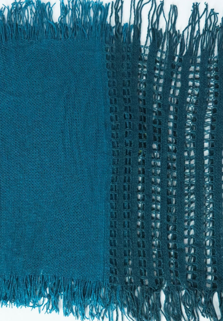 ผ้าพันคอไหมพรมทรงอินฟินิตี้ทูโทน - Warm Knit Infinity Scarf With Tassels