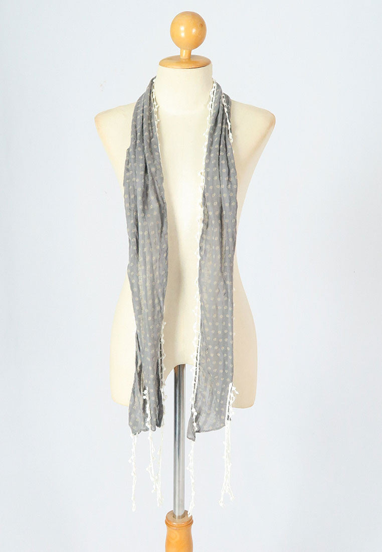 ผ้าพันคอแต่งพู่ลูกไม้ - Tassel Leafy Lace Scarf
