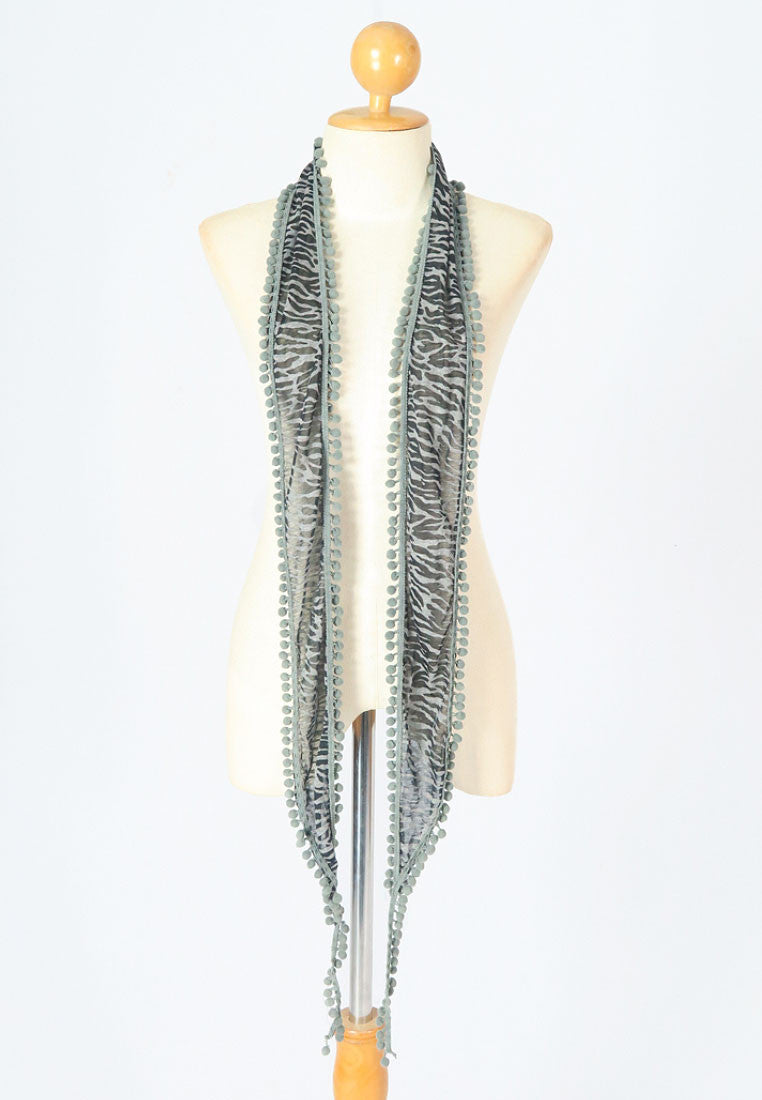 ผ้าพันคอแต่งพู่ลูกไม้ - Tassel Leafy Lace Scarf