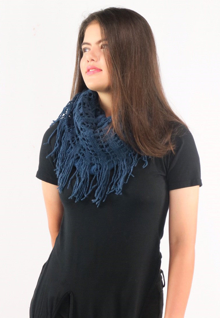 ผ้าพันคอทรงกลมอินฟินิตี้ - Warm Knit Infinity Scarf With Tassels