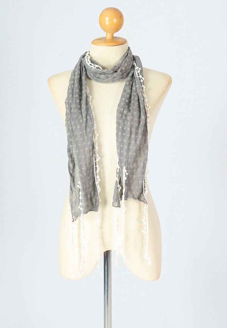 ผ้าพันคอแต่งพู่ลูกไม้ - Tassel Leafy Lace Scarf