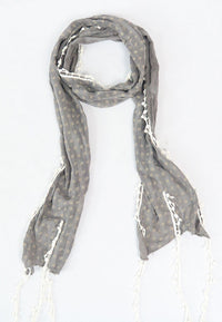 ผ้าพันคอแต่งพู่ลูกไม้ - Tassel Leafy Lace Scarf