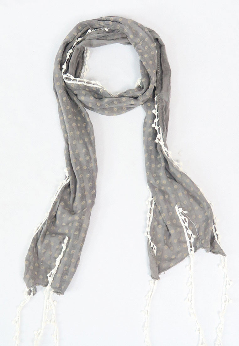 ผ้าพันคอแต่งพู่ลูกไม้ - Tassel Leafy Lace Scarf