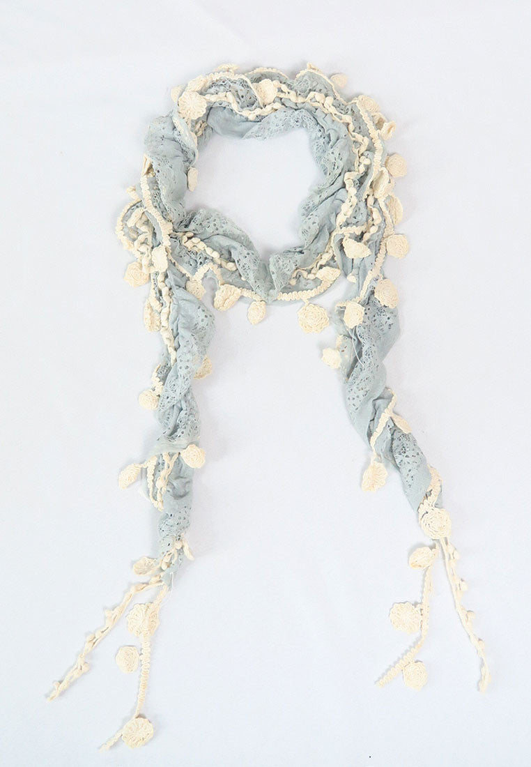 ผ้าพันคอแต่งพู่ลูกไม้ - Tassel Leafy Lace Scarf