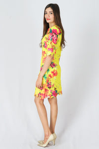 เดรสลูกไม้ลายดอกไม้ - Floral Lace Dress