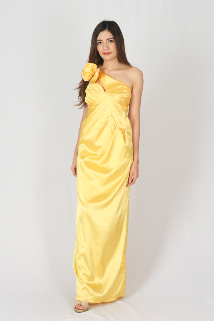 ชุดราตรียาวบ่าเดี่ยวทรงเข้ารูป - One-Shoulder Satin Evening Dress