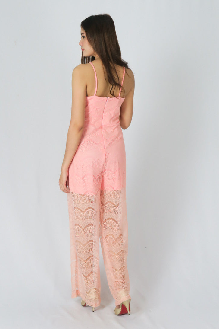 จั๊มสูทสายเดี่ยวลูกไม้ - V-Neck Lace Jumpsuit