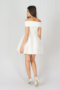 เดรสสั้นเปิดไหล่ทรงเอ - Off The Shoulder Pleated Prom Mini Dress
