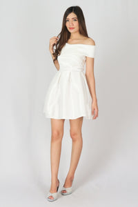 เดรสสั้นเปิดไหล่ทรงเอ - Off The Shoulder Pleated Prom Mini Dress