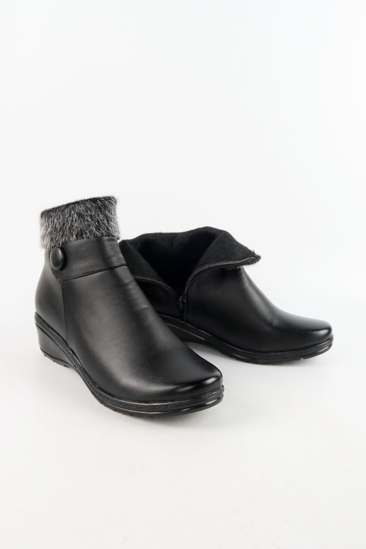 รองเท้าบูทหนังแต่งขนรุ่น 520 - Faux Fux Patent Leather Ankle Boots