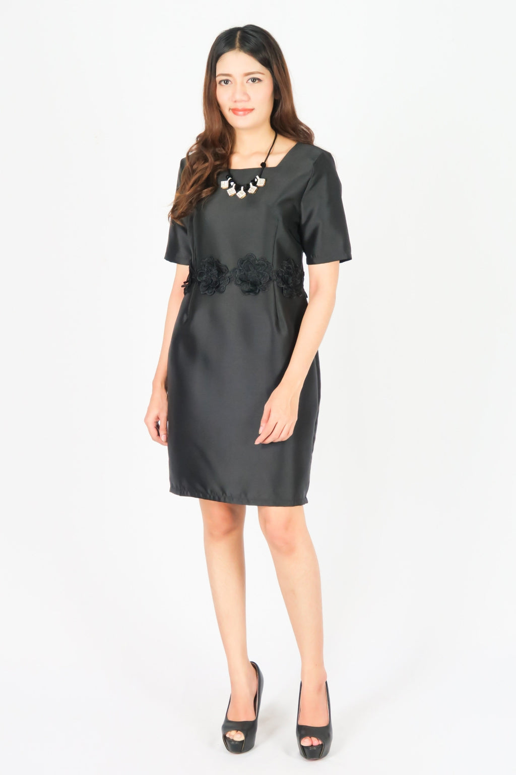 เดรสลายลูกไม้ - Lace Dress