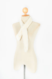 ผ้าพันคอขนกระต่ายปักไข่มุก - Rabbit Fur Scarf With Pearls