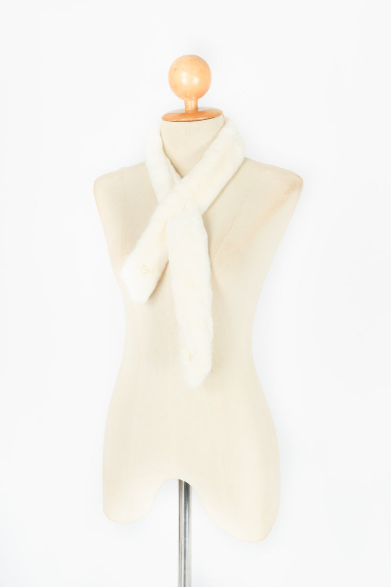 ผ้าพันคอขนกระต่ายปักไข่มุก - Rabbit Fur Scarf With Pearls