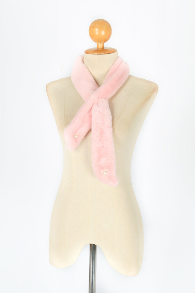 ผ้าพันคอขนกระต่ายปักไข่มุก - Rabbit Fur Scarf With Pearls