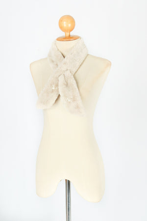 ผ้าพันคอขนกระต่ายปักไข่มุก - Rabbit Fur Scarf With Pearls