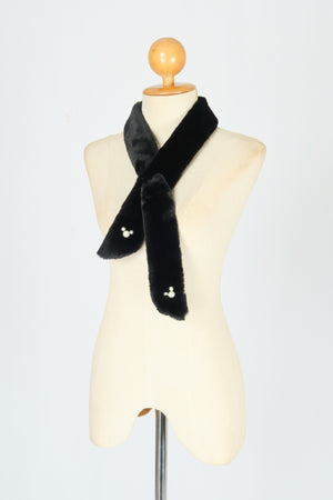 ผ้าพันคอขนกระต่ายปักไข่มุก - Rabbit Fur Scarf With Pearls