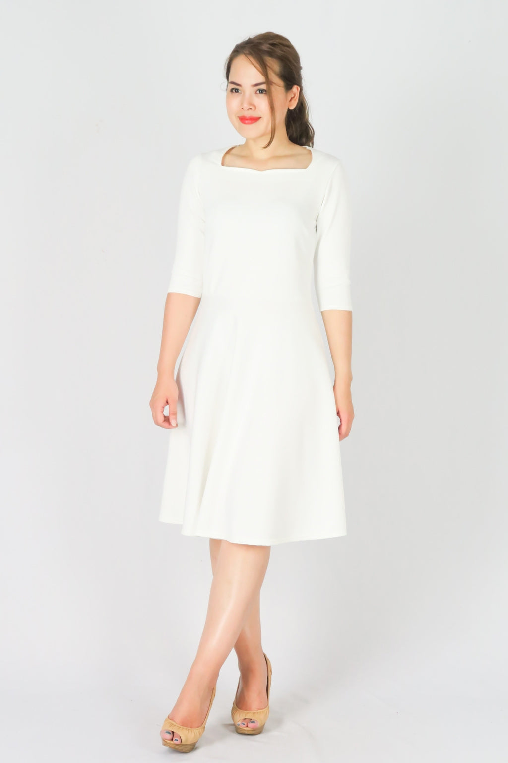 เดรสสีขาวคอรูปหัวใจ - Heart Collar Midi White Dress