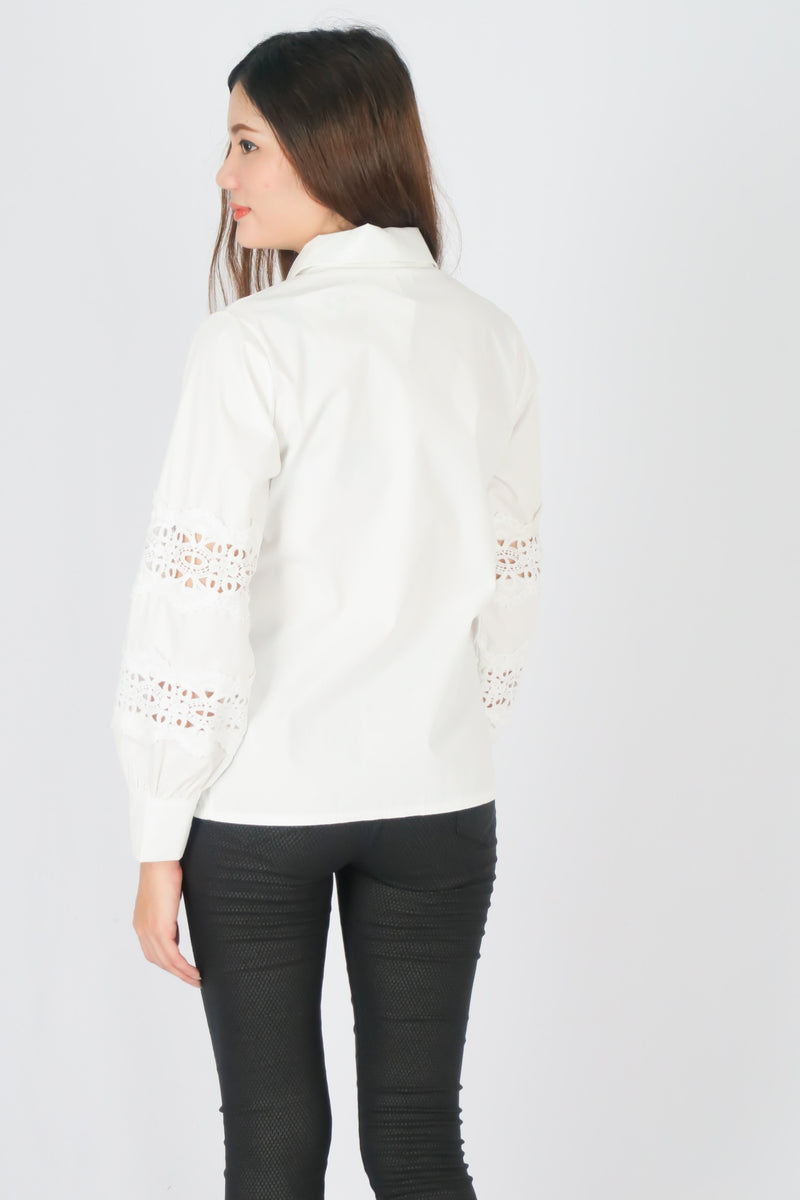 เสื้อเชิ้ตแต่งลูกไม้ - Lace Puff Sleeves Cotton Shirt