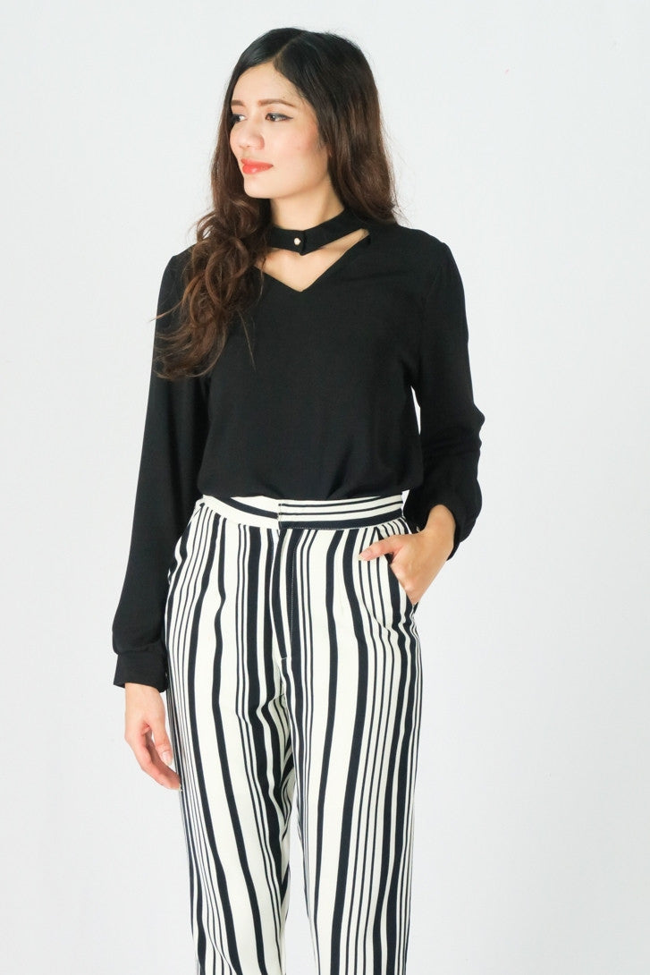 เสื้อเบลาส์คอวี แขนยาว   V-Neck  Blouse