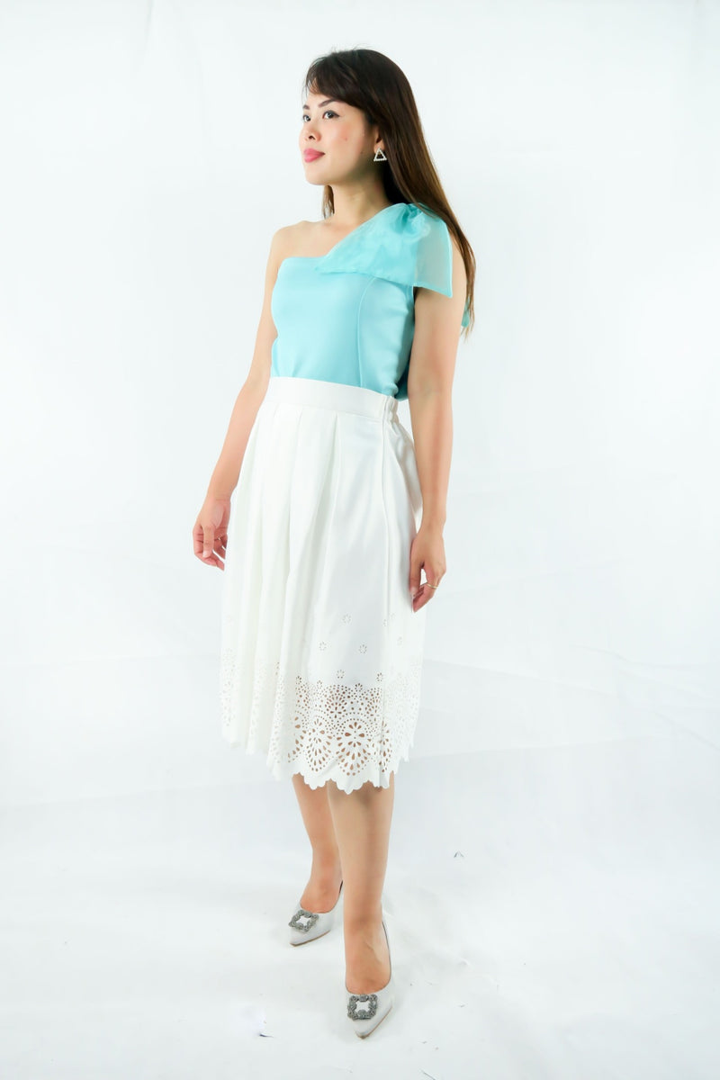 เสื้อบ่าเดียวเเต่งโบว์บ่า - One Shoulder A-Line Shirt
