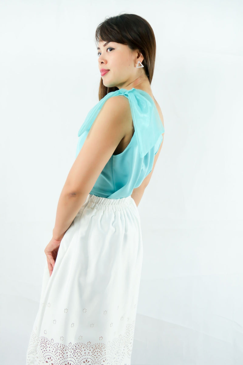เสื้อบ่าเดียวเเต่งโบว์บ่า - One Shoulder A-Line Shirt