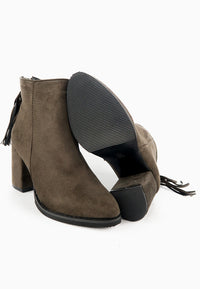 รองเท้าบูทแฟชั่นส้นสูงแต่งพู่ - Pointed Toe Mid Heel Ankle Booไปๅts