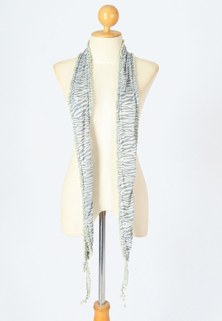 ผ้าพันคอแต่งพู่ลูกไม้ - Tassel Leafy Lace Scarf