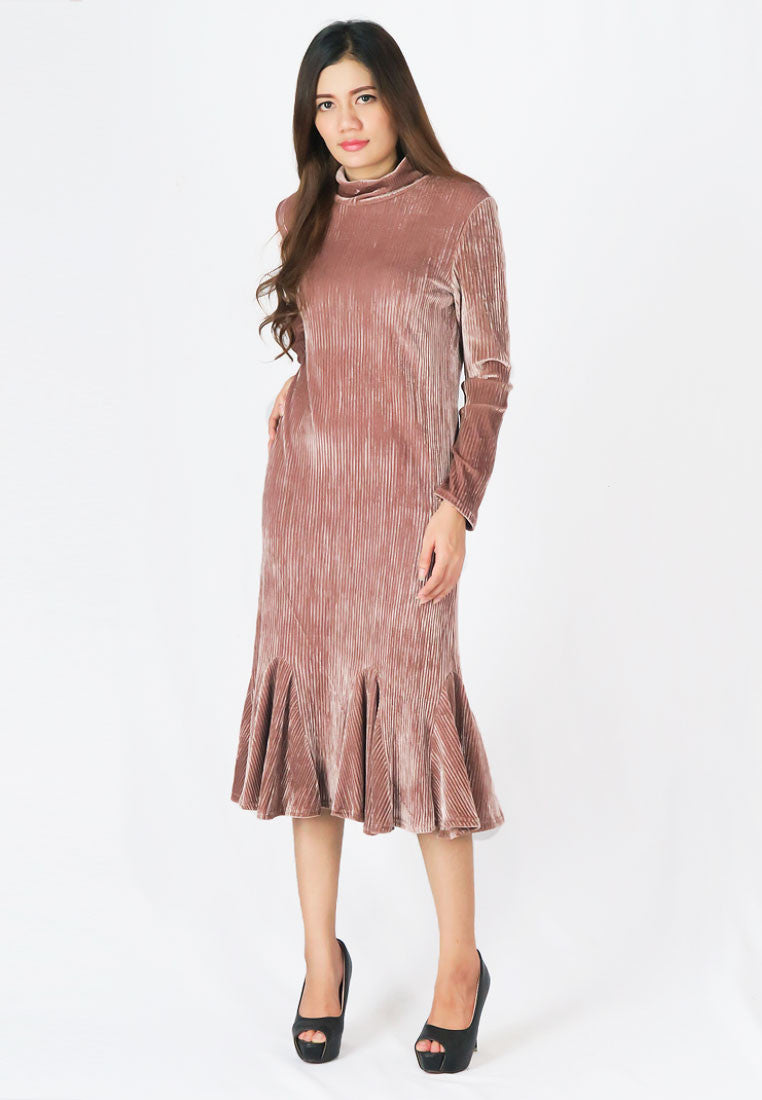 เดรสกำมะหยี่ คอเต่า - Turtleneck Velvet Midi Dress