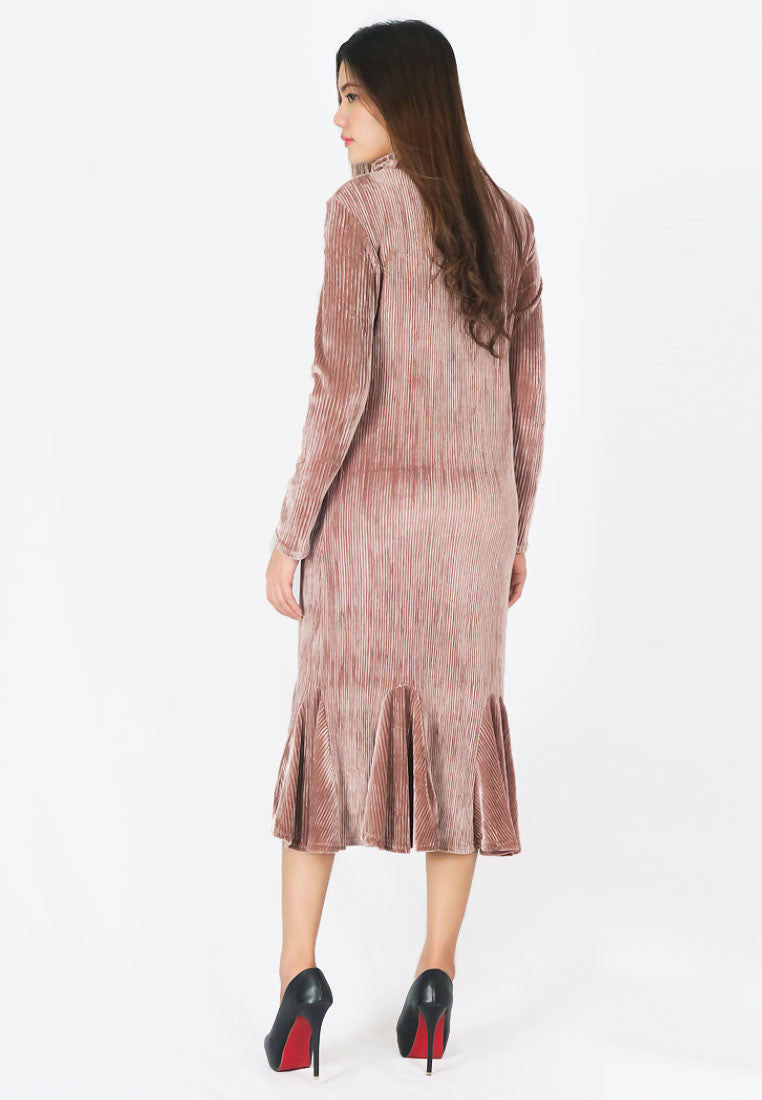 เดรสกำมะหยี่ คอเต่า - Turtleneck Velvet Midi Dress