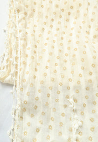 ผ้าพันคอแต่งพู่ลูกไม้ - Tassel Leafy Lace Scarf