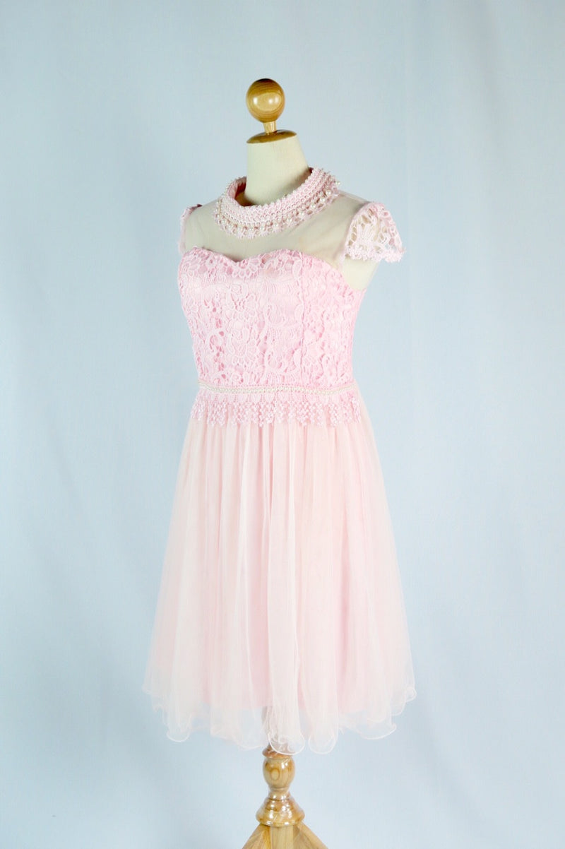 เดรสลูกไม้แต่งมุขคอ - Lace Maxi Dress