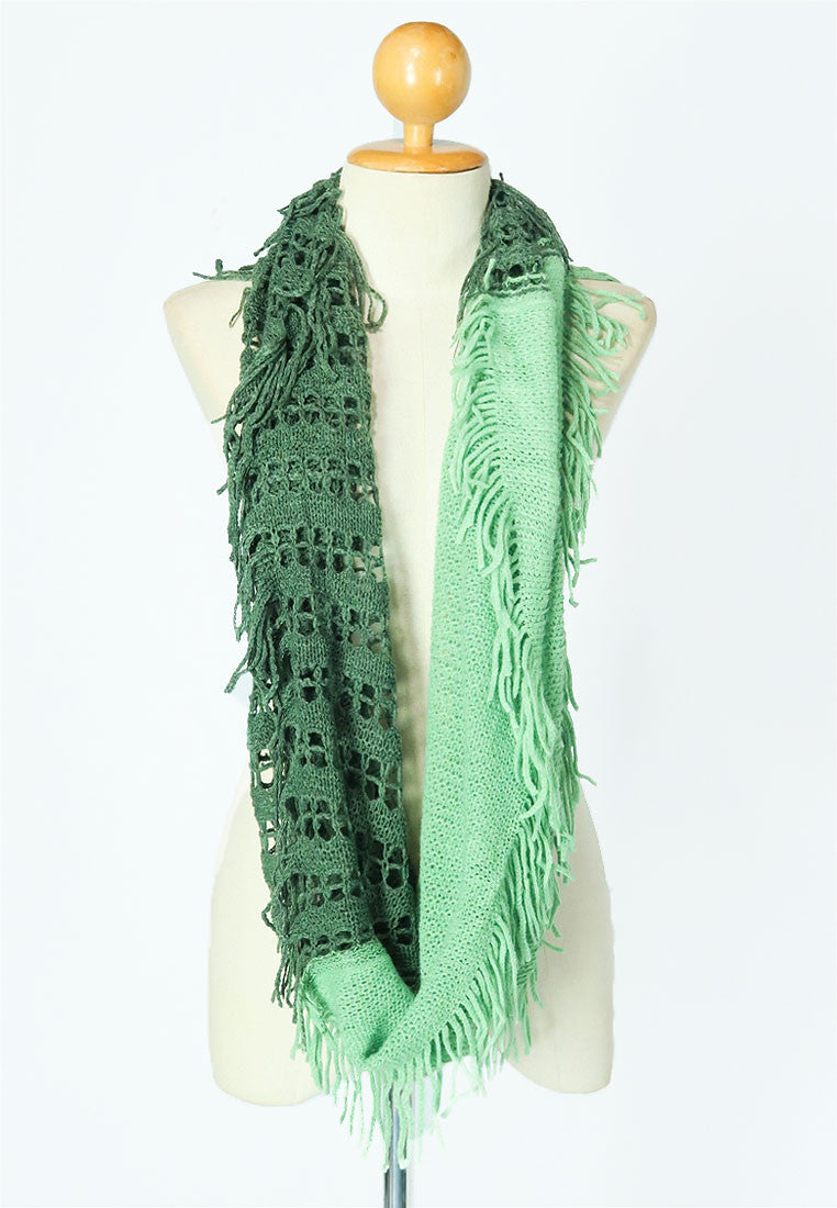 ผ้าพันคอไหมพรมทรงอินฟินิตี้ทูโทน - Warm Knit Infinity Scarf With Tassels