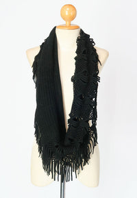 ผ้าพันคอทรงอินฟินิตี้ - Warm Knit Infinity Scarf With Tassels