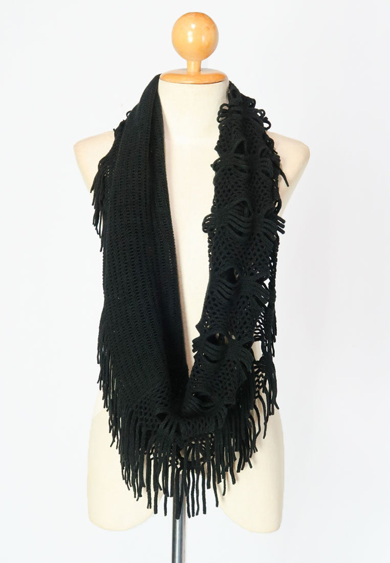 ผ้าพันคอทรงอินฟินิตี้ - Warm Knit Infinity Scarf With Tassels