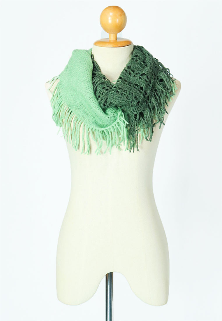 ผ้าพันคอไหมพรมทรงอินฟินิตี้ทูโทน - Warm Knit Infinity Scarf With Tassels