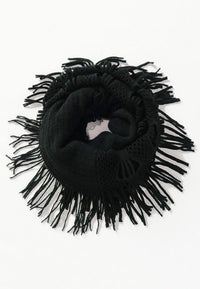 ผ้าพันคอทรงอินฟินิตี้ - Warm Knit Infinity Scarf With Tassels