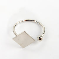 แหวนสแตนเลสสตีลเรียบหรู มีสไตล์ แหวนแฟชั่นผู้หญิง - No.5158