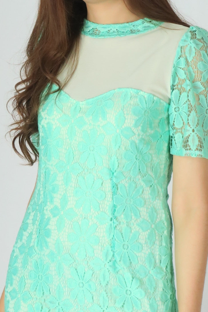 เดรสสั้นลูกไม้ - Lace Shift Dress