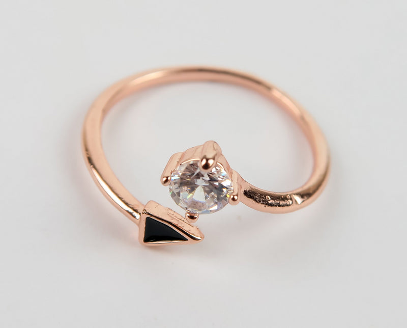 แหวนสแตนเลสสตีลเรียบหรู มีสไตล์ แหวนแฟชั่นผู้หญิง - No.577
