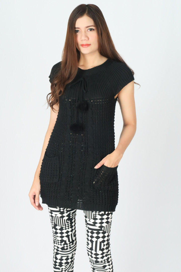 เสื้อสเวตเตอร์แขนสั้นแต่งปอม - Cable Knit Front Button Sweater With Pom