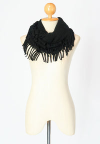 ผ้าพันคอทรงอินฟินิตี้ - Warm Knit Infinity Scarf With Tassels