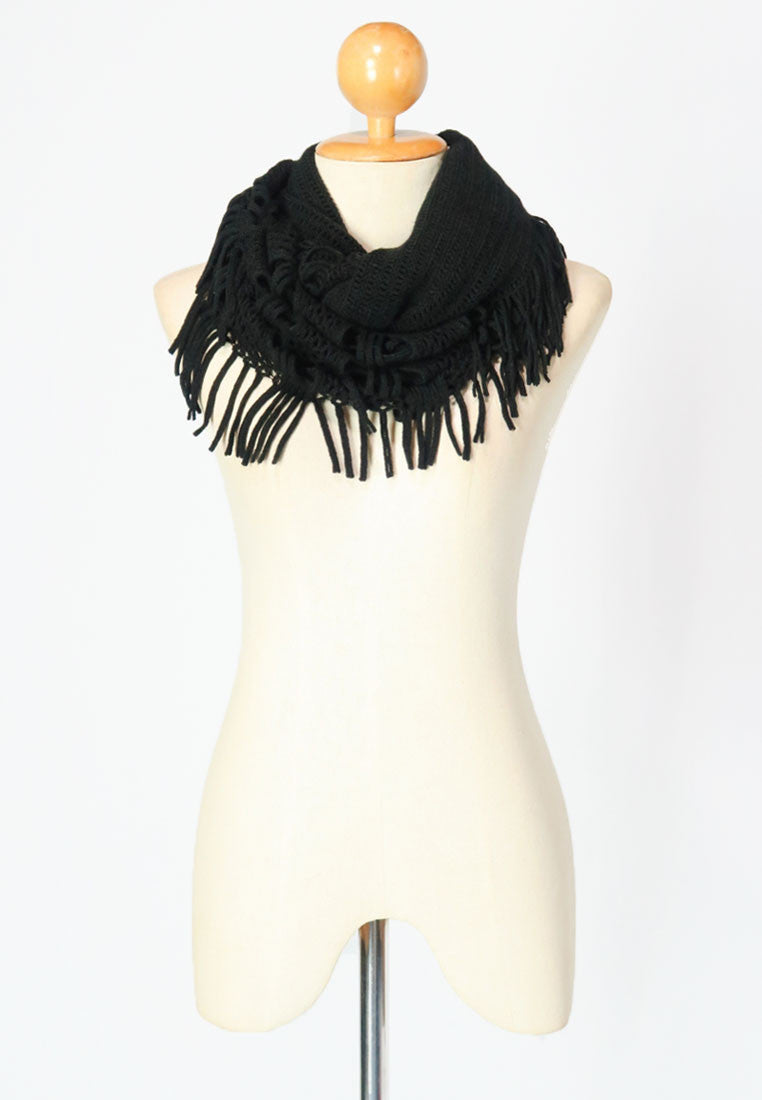 ผ้าพันคอทรงอินฟินิตี้ - Warm Knit Infinity Scarf With Tassels