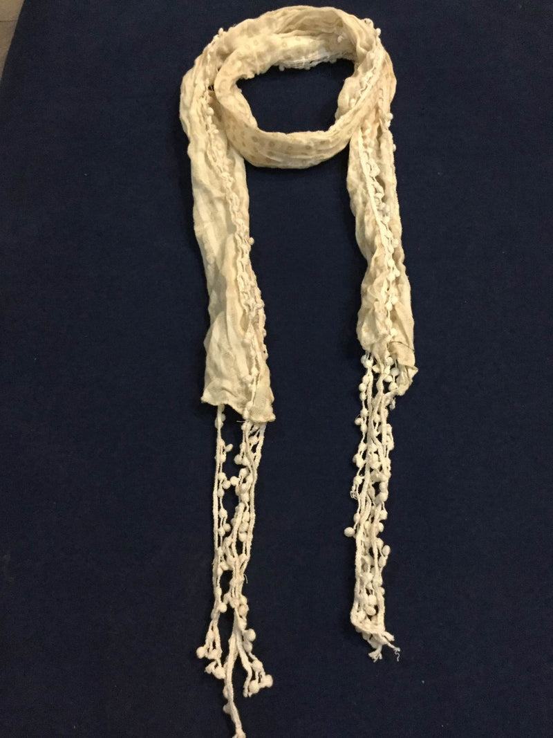 ผ้าพันคอแต่งพู่ลูกไม้ - Tassel Leafy Lace Scarf