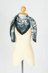 ผ้าพันคอซาตินแบบสี่เหลี่ยม - Satin Square Silk Scarf