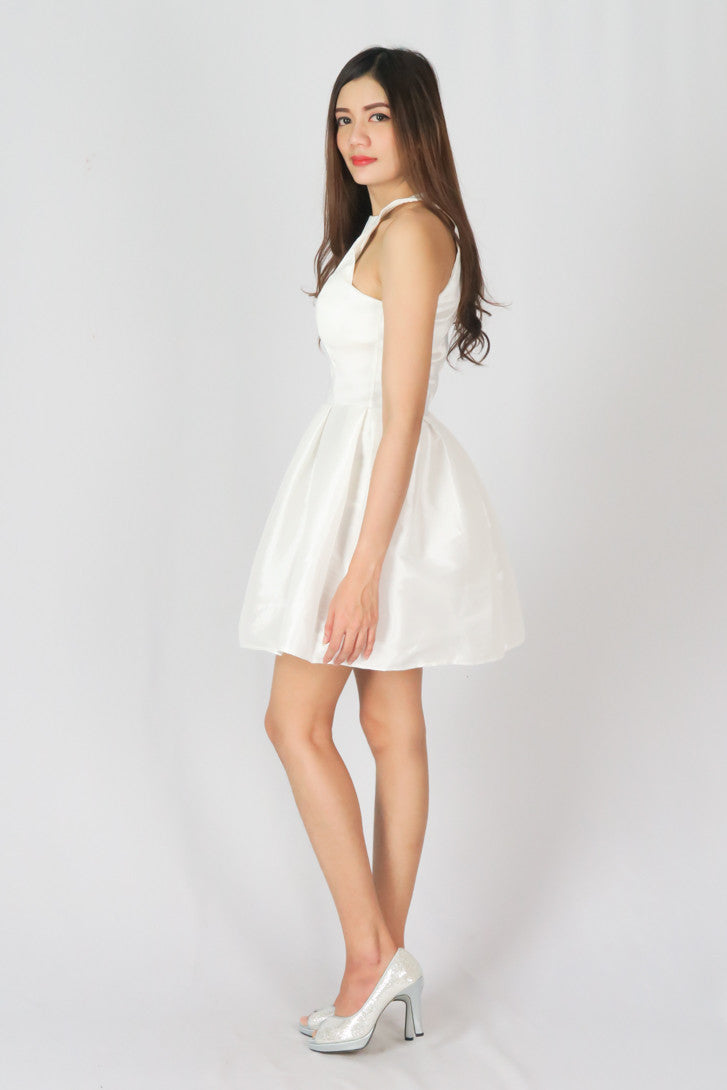 เดรสสั้นผ้าซาติน - Sleeveless Pleated Prom Mini Dress