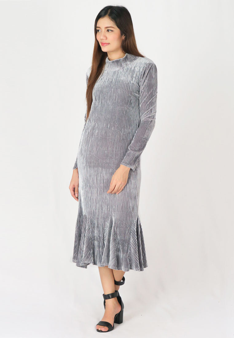 เดรสกำมะหยี่ คอเต่า - Turtleneck Velvet Midi Dress