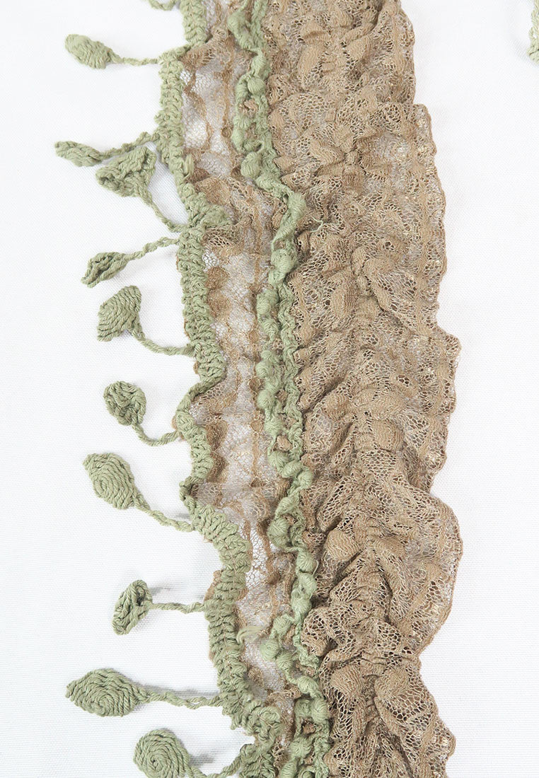 ผ้าพันคอแต่งพู่ลูกไม้ - Tassel Leafy Lace Scarf