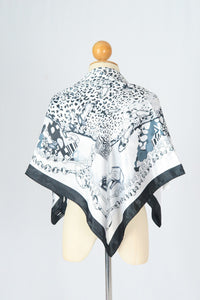 ผ้าพันคอซาตินแบบสี่เหลี่ยม - Satin Square Silk Scarf