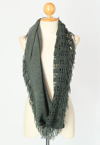 ผ้าพันคอไหมพรมทรงอินฟินิตี้ทูโทน - Warm Knit Infinity Scarf With Tassels